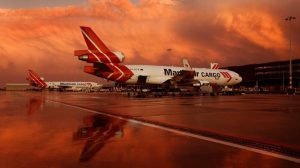 flying md11 martinair schiphol avondrood