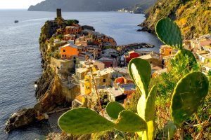 vista con cactus en cinqueterre