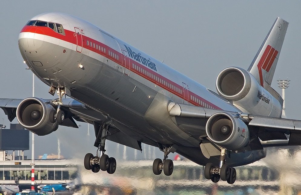 martinair md11 flying airplane